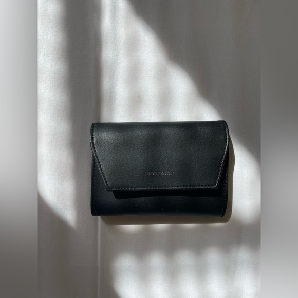 Matt & Nat Bundle - Loti Shoulder Bag + Verasm Wallet - Picture 8 of 10